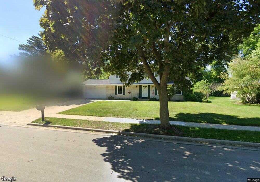 2101 Laura Ln, Waukesha, WI 53186 - photo 1