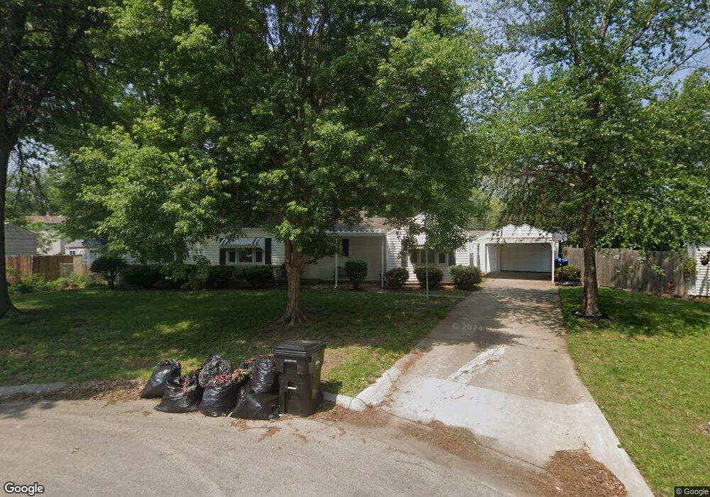2211 SW Boswell Ct, Topeka, KS 66611 - photo 1