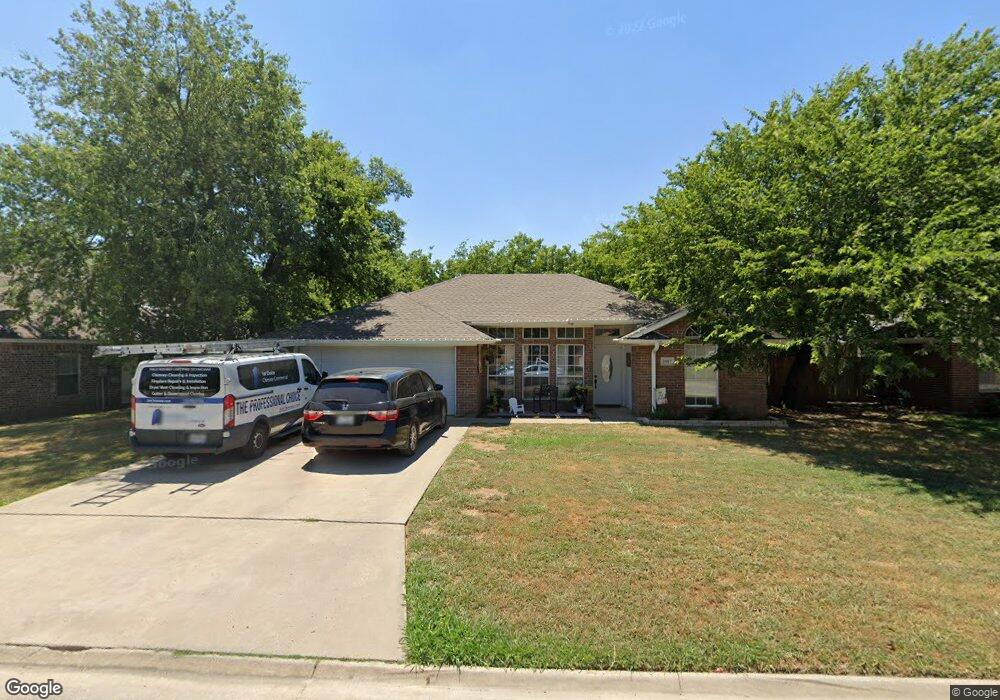 1017 Oxford Dr, Gainesville, TX 76240 - photo 1