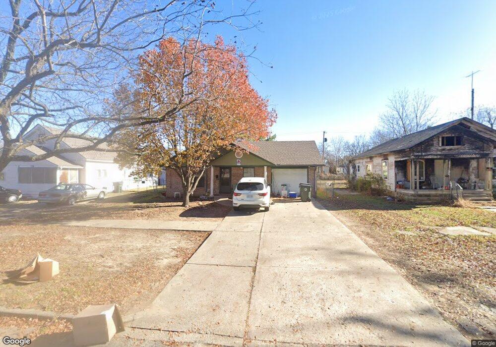 813 N Alabama Ave, Okmulgee, OK 74447 - photo 1