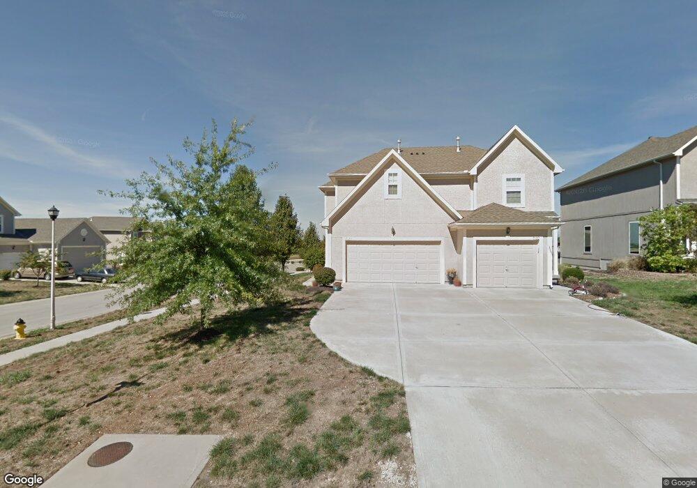 7124 Mccoy St, Shawnee, KS 66227 - photo 1