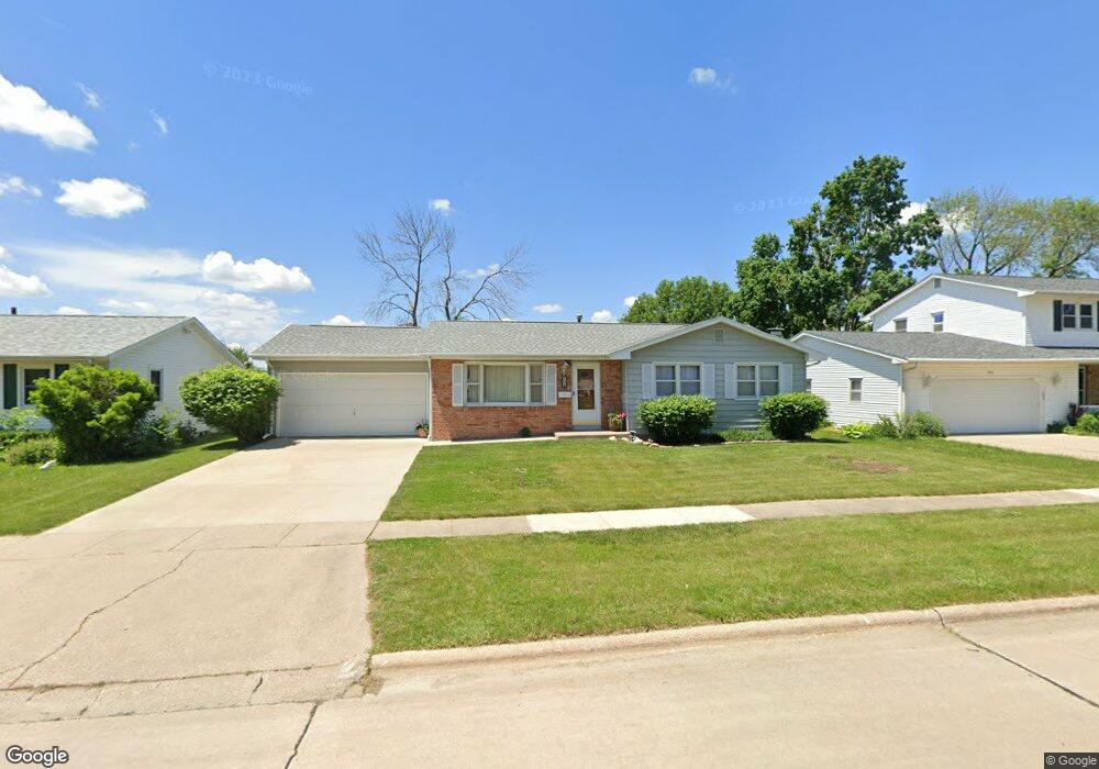 134 31st St NW, Cedar Rapids, IA 52405 - photo 1