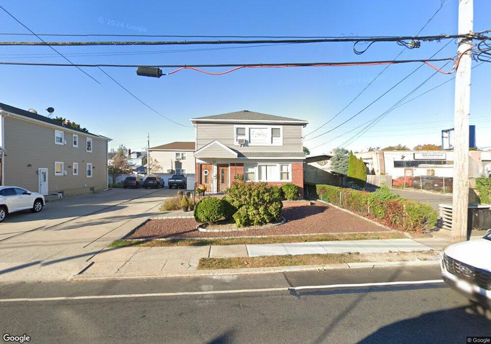 560 Rockaway Ave unit 2nd Fl, Valley Stream, NY 11581 - photo 1