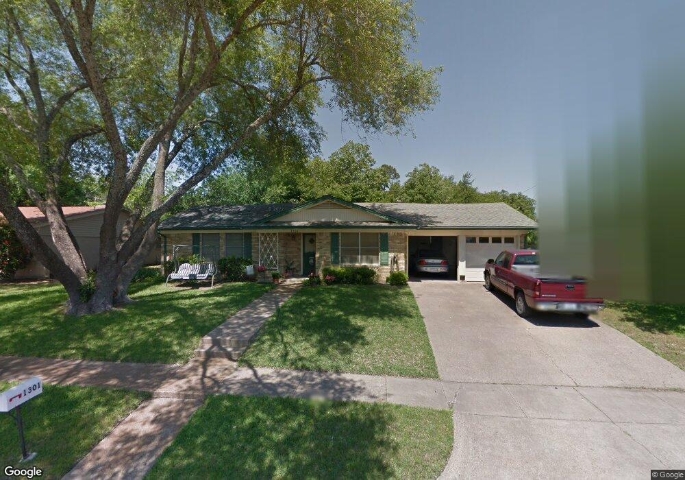 1301 Crestridge St, Ennis, TX 75119 - photo 1