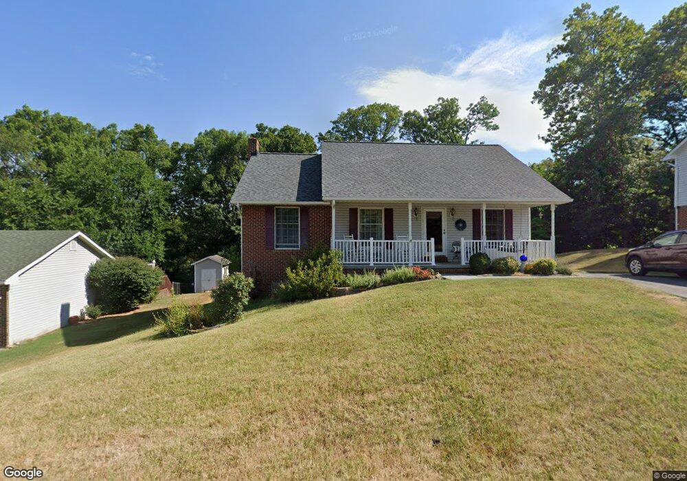 463 E Fairchild Dr, Strasburg, VA 22657 - photo 1