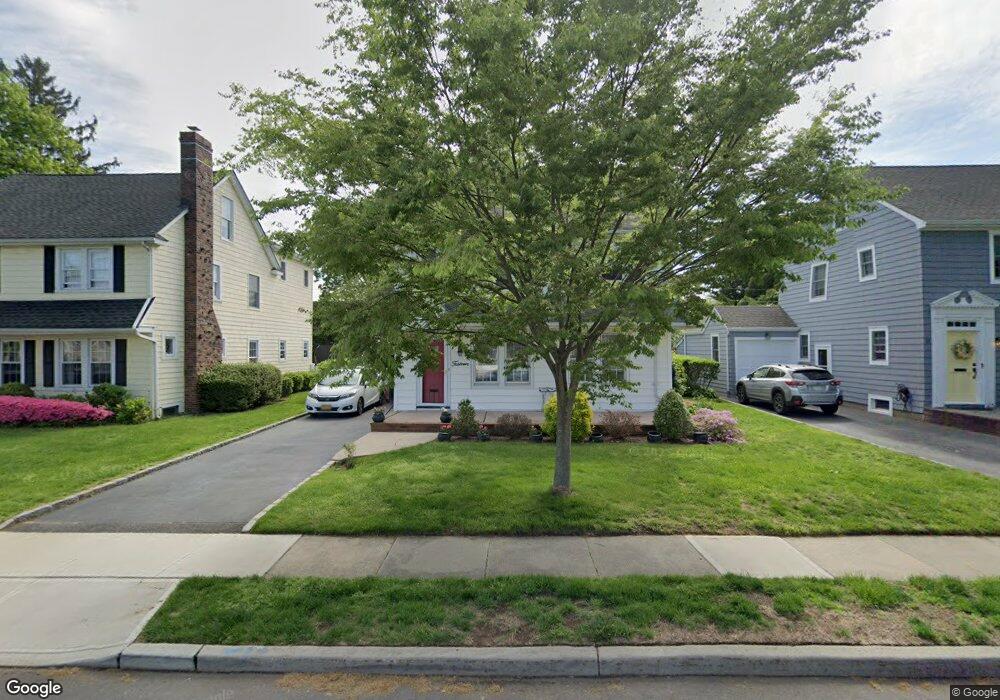 15 Roosevelt St, Garden City, NY 11530 - photo 1