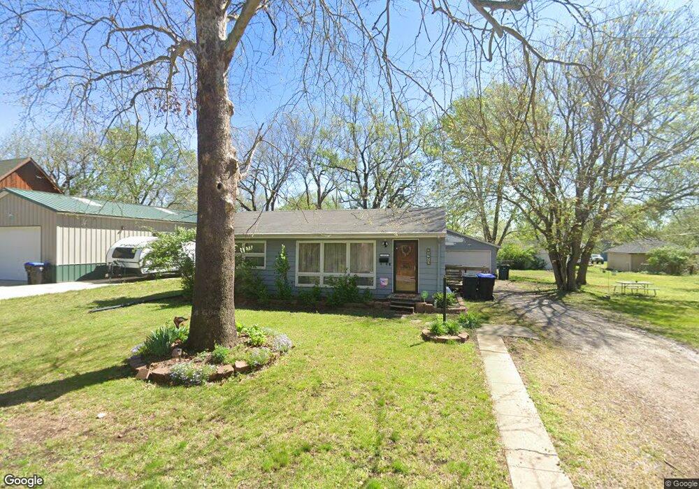 1172 SW Mcalister Ave, Topeka, KS 66604 - photo 1