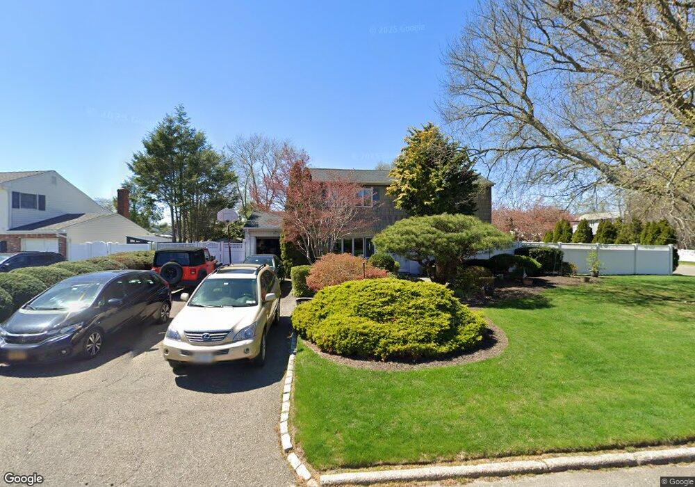 10 Dolly Dr, ComMacK, NY 11725 - photo 1