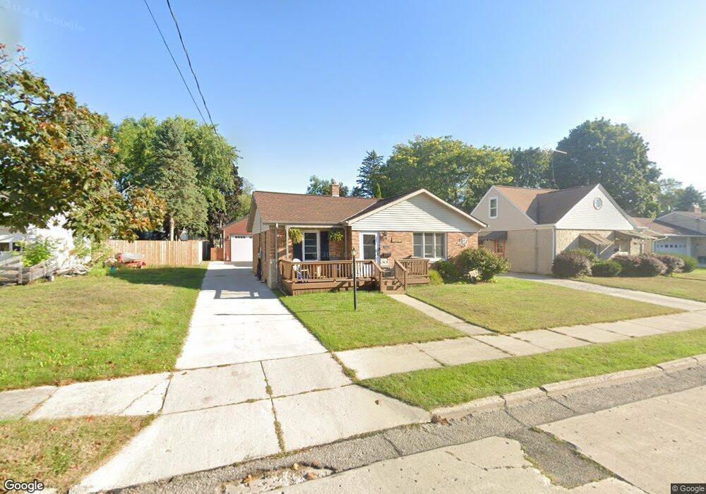 2230 Russell Ln, Manitowoc, WI 54220 - photo 1