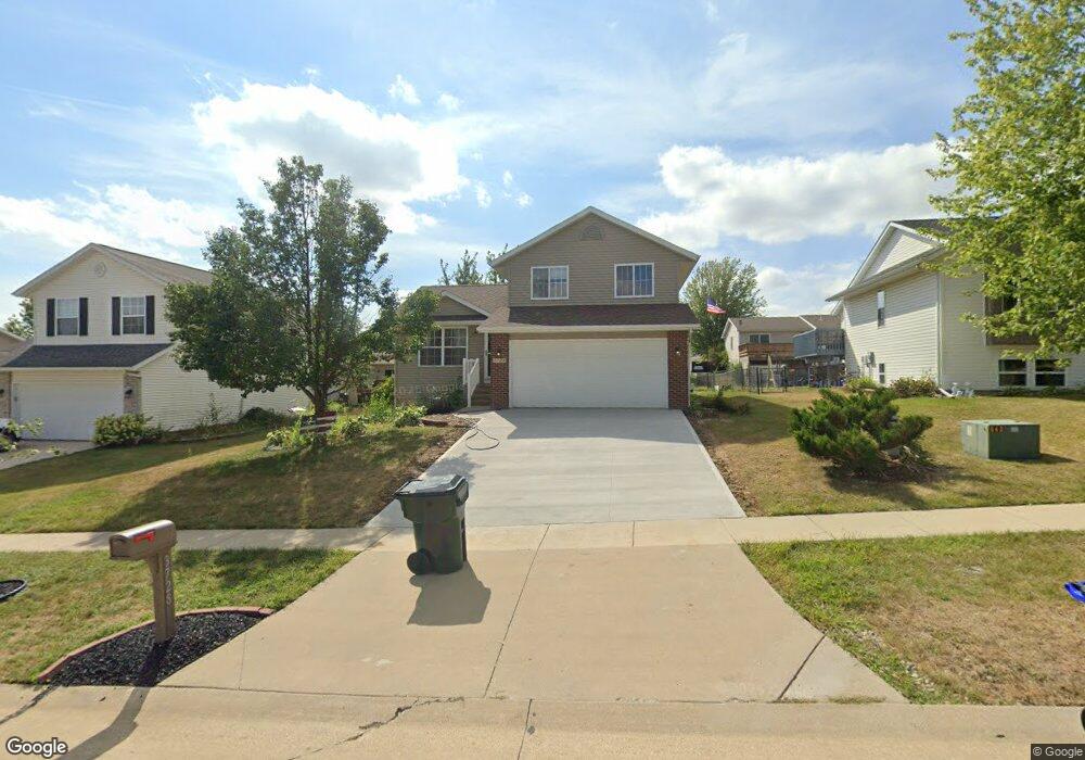 3728 Prince Dr SW, Cedar Rapids, IA 52404 - photo 1