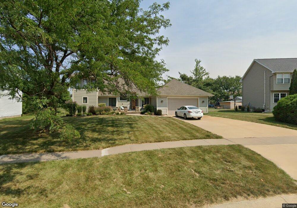 2922 Q Ave NW, Cedar Rapids, IA 52405 - photo 1