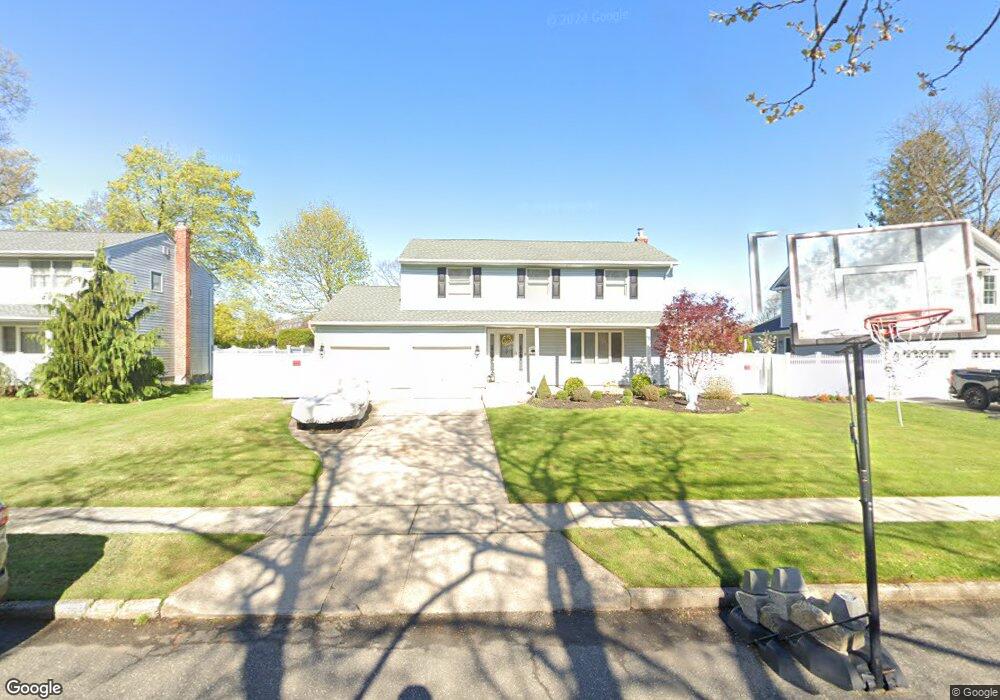 14 Greene Dr, ComMacK, NY 11725 - photo 1
