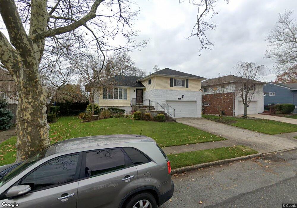 1049 Lawrence Ct, Valley Stream, NY 11581 - photo 1