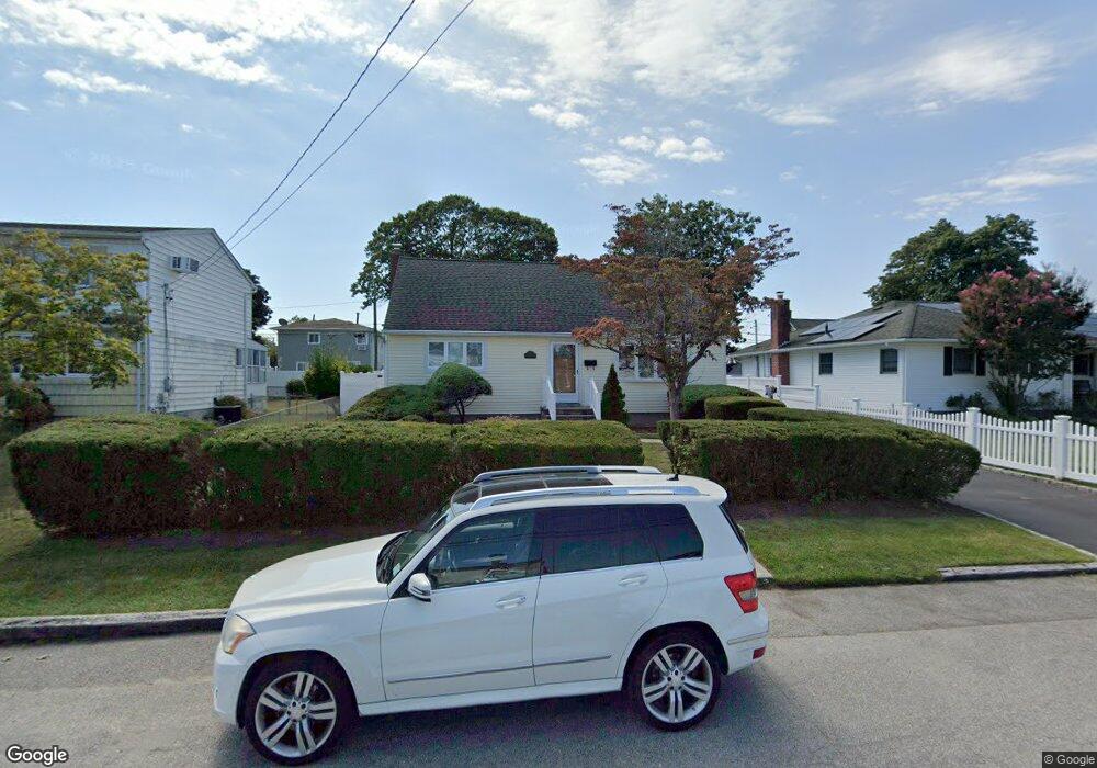 111 Verona Pkwy, Lindenhurst, NY 11757 - photo 1