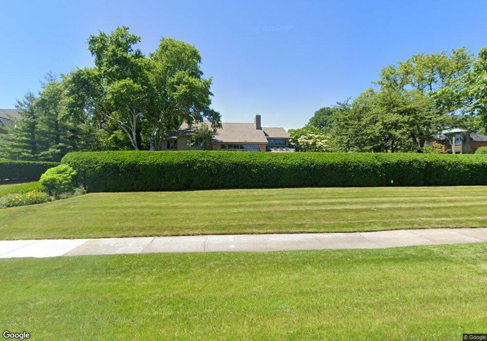 131 Lake Shore Rd, Grosse Pointe Farms, MI 48236 - photo 1