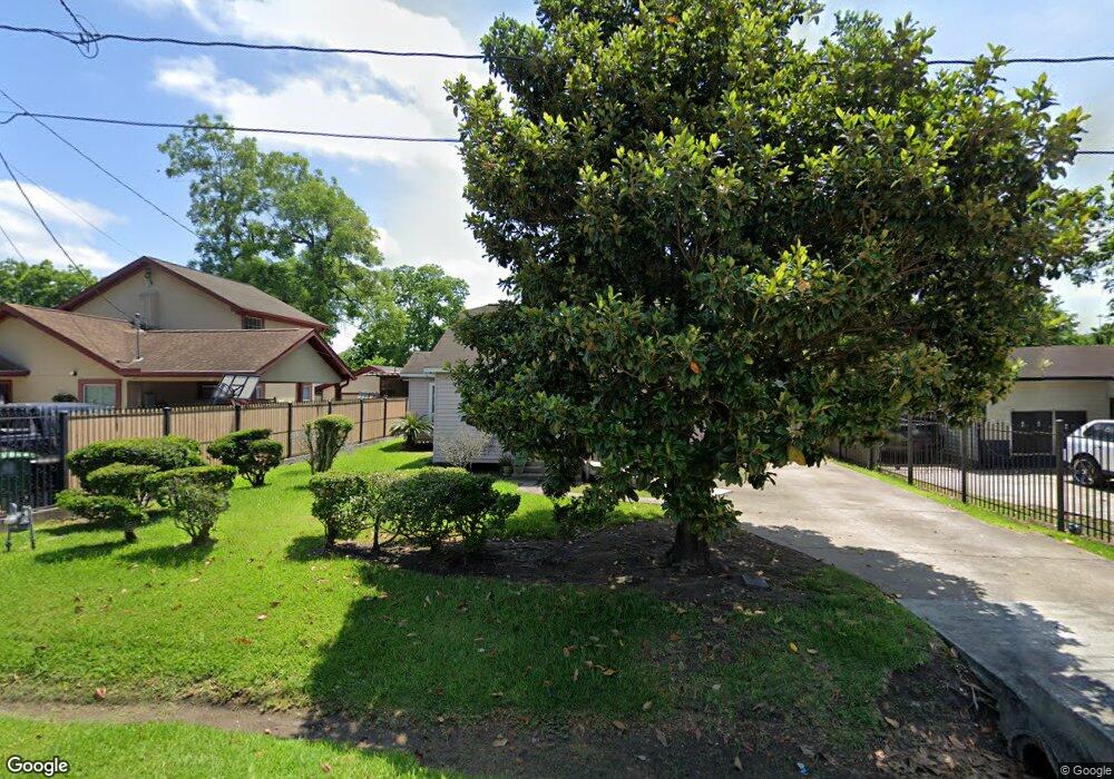 5730 Wayne St, Houston, TX 77026 - photo 1