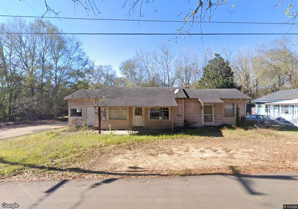 540 Mccomb St, McComb, MS 39648 - photo 1