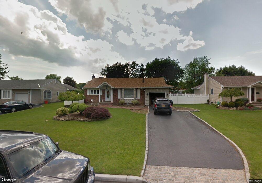 12 Walter Ct, ComMacK, NY 11725 - photo 1