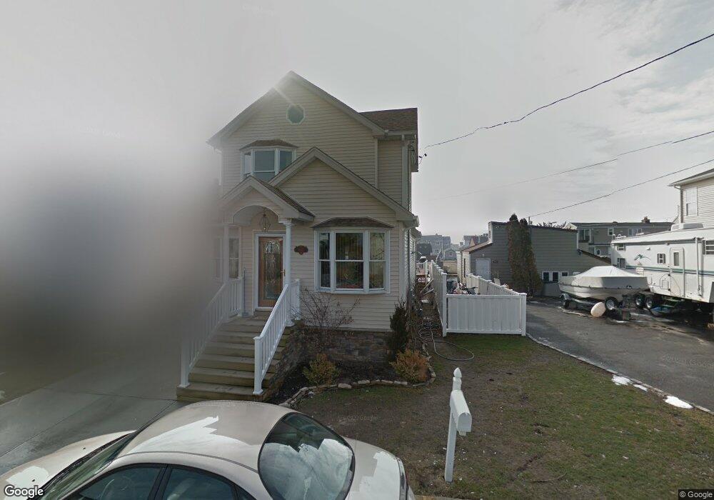 3642 Somerset Dr, Seaford, NY 11783 - photo 1