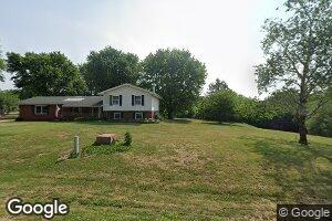 22 Cherokee Dr, Lewistown, IL 61542
