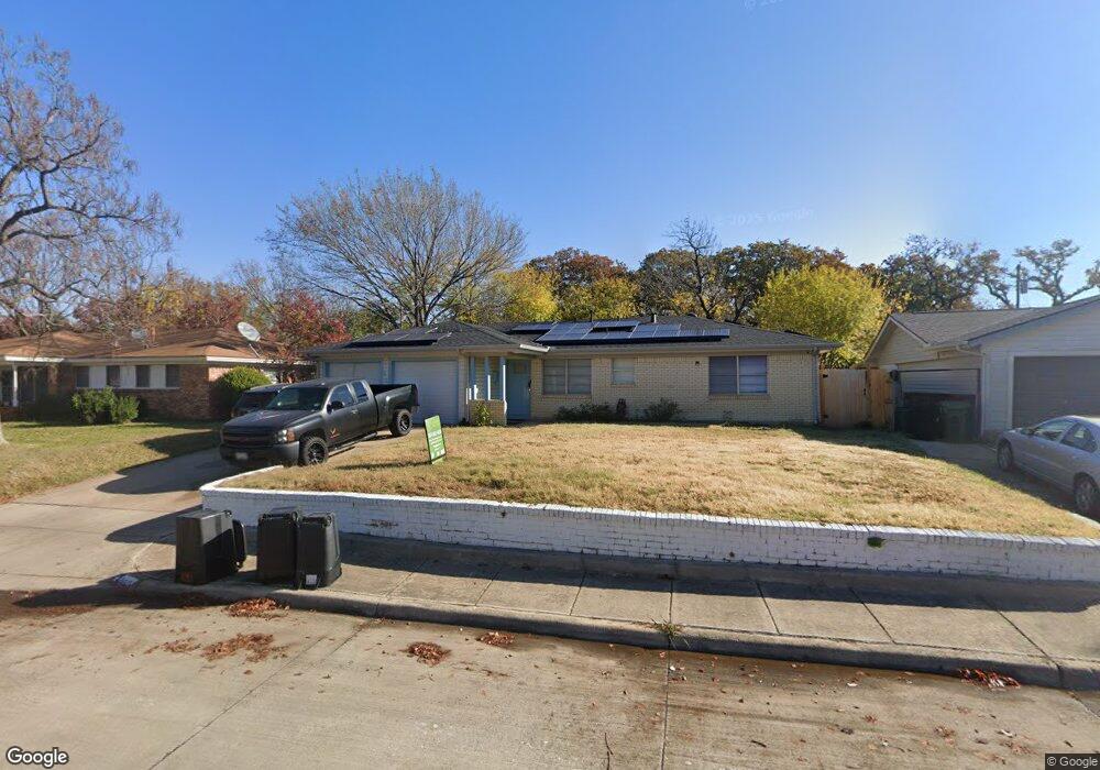 816R Jerry Ln, Bedford, AK 76022 - photo 1