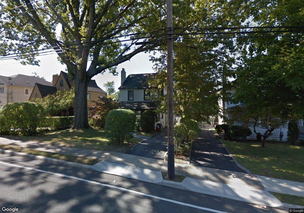 122 Hampshire Rd, Great Neck, NY 11023 - photo 1