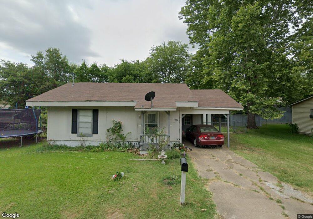 207 Kelly St, Bonham, TX 75418 - photo 1