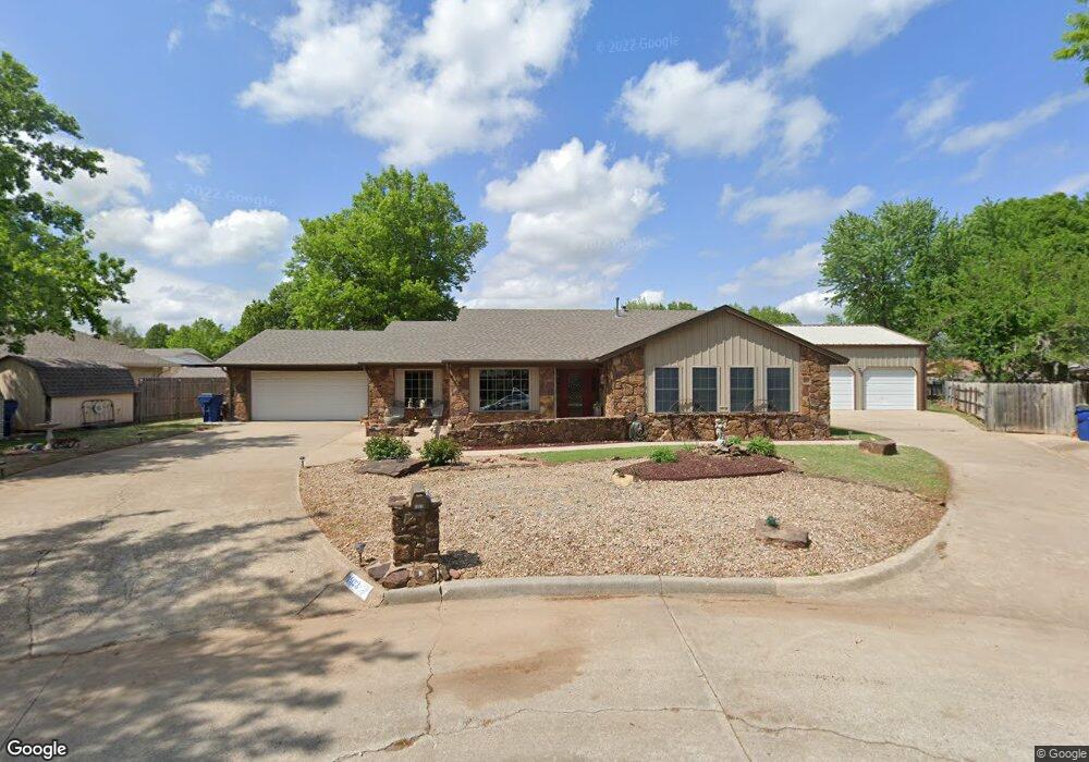 1923 Ridgeway Cir, Duncan, OK 73533 - photo 1