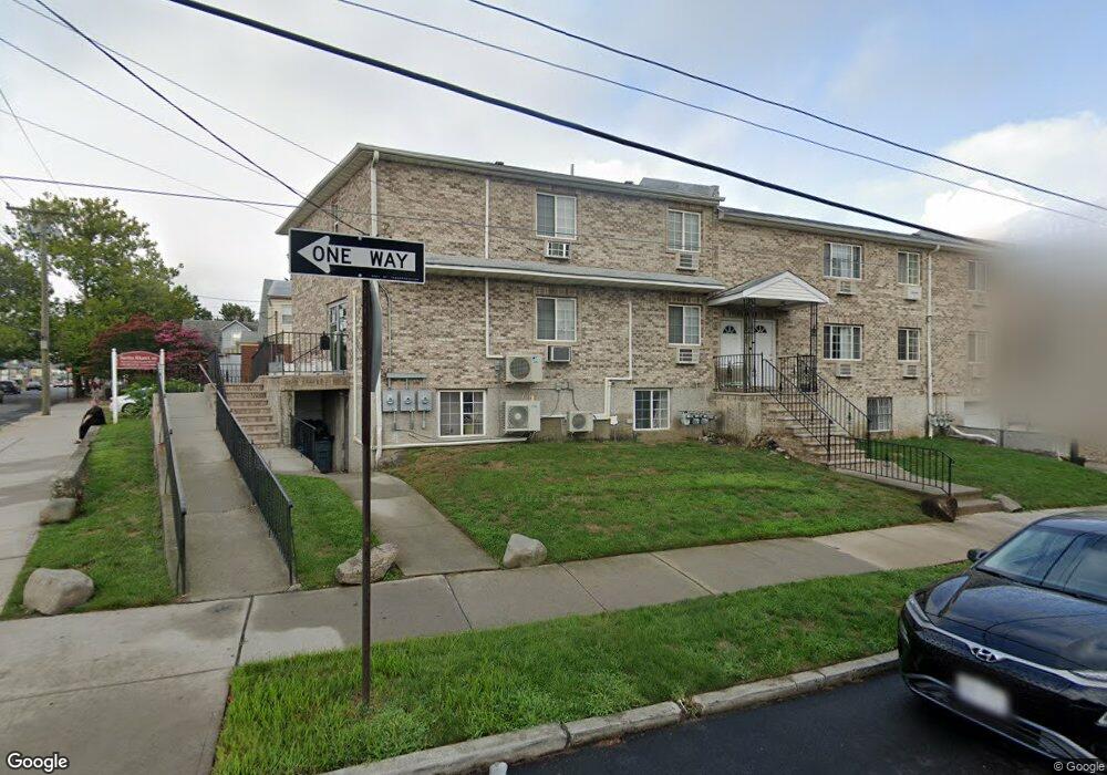 7822 166th St, Flushing, NY 11366 - photo 1