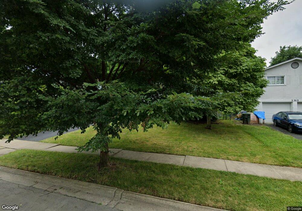 1319 Ironwood Dr, Columbus, OH 43229 - photo 1