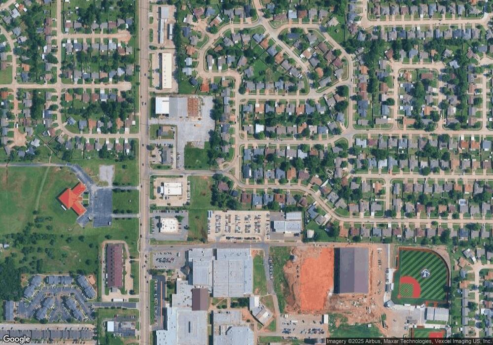 901 NE 4th St, Moore, OK 73160 - photo 1