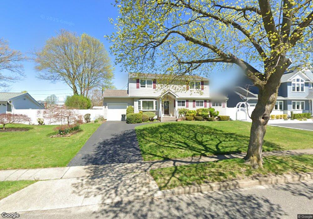 15 Dorian Ln, ComMacK, NY 11725 - photo 1