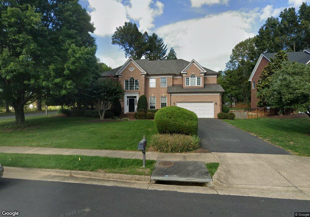 2406 Lellah Ct, Dunn Loring, VA 22027 - photo 1