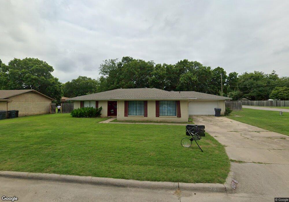 803 Pershing Dr W, Ardmore, OK 73401 - photo 1