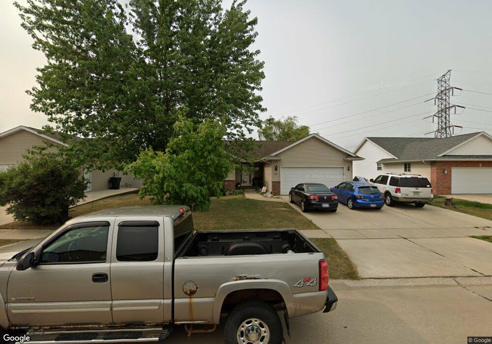 3737 Hawk Ave SW, Cedar Rapids, IA 52404 - photo 1