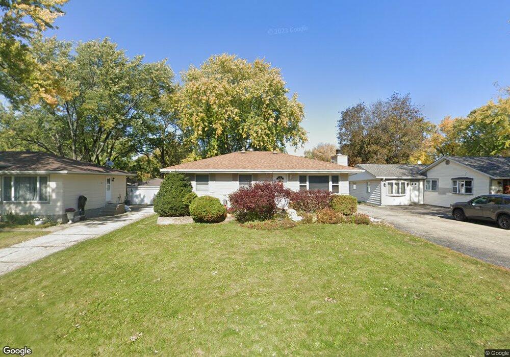 11 Deer Path, Lake In the Hills, IL 60156 - photo 1