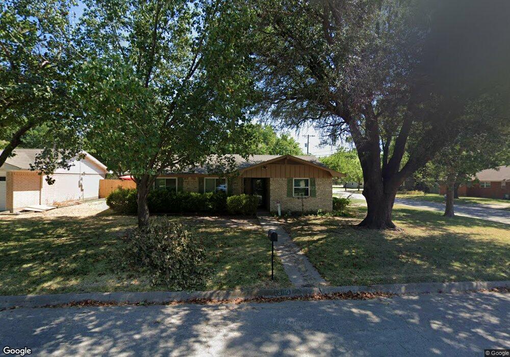 1300 Lynwood St, Gainesville, TX 76240 - photo 1