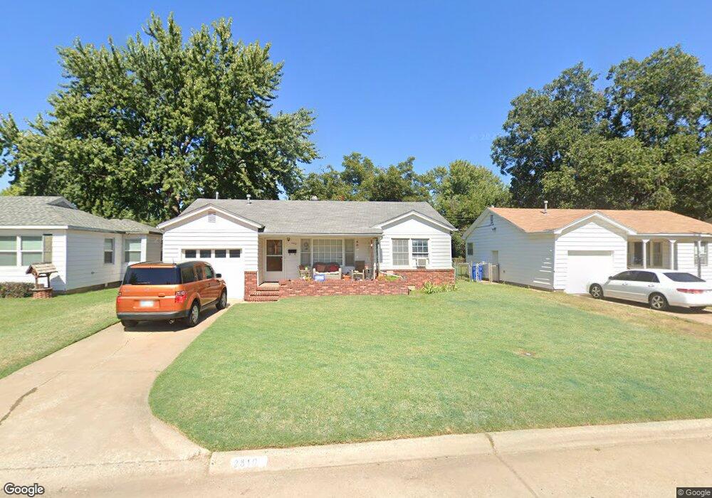 2310 W Maple Ave, Enid, OK 73703 - photo 1