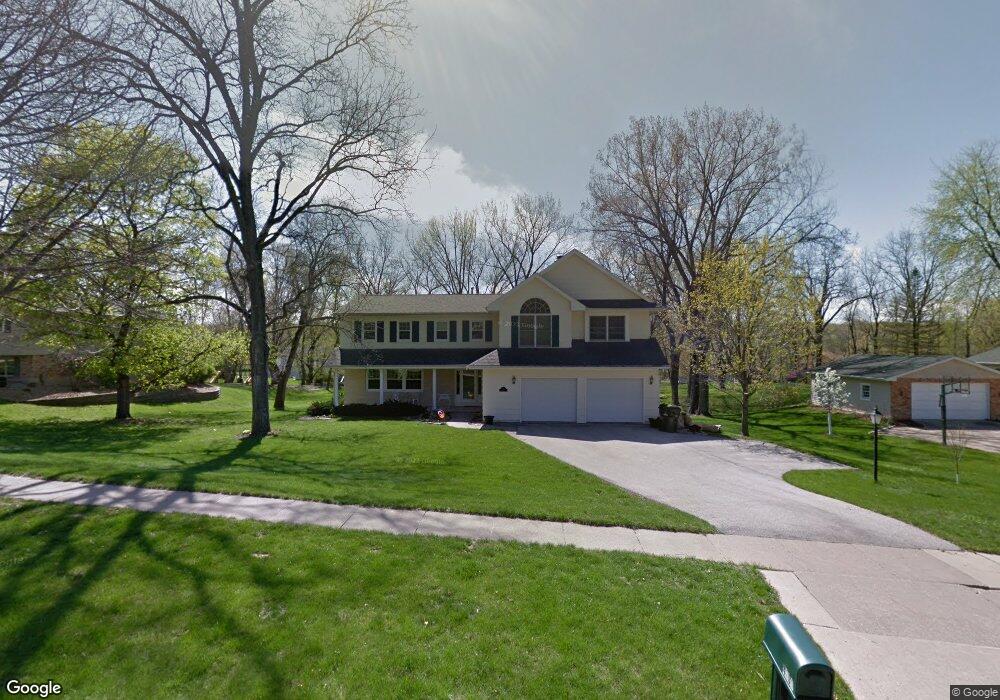 4301 Fox Meadow Dr SE, Cedar Rapids, IA 52403 - photo 1