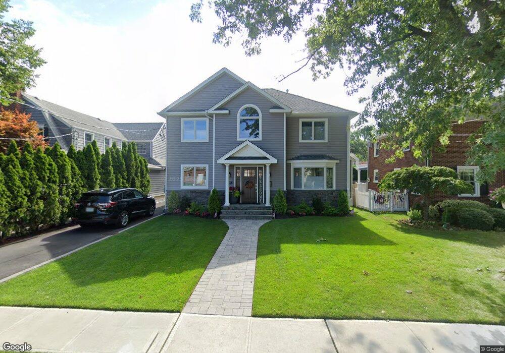 82 Argyle Rd, Garden City, NY 11530 - photo 1