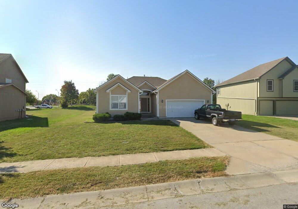 1909 Sequoia Dr, Raymore, MO 64083 - photo 1