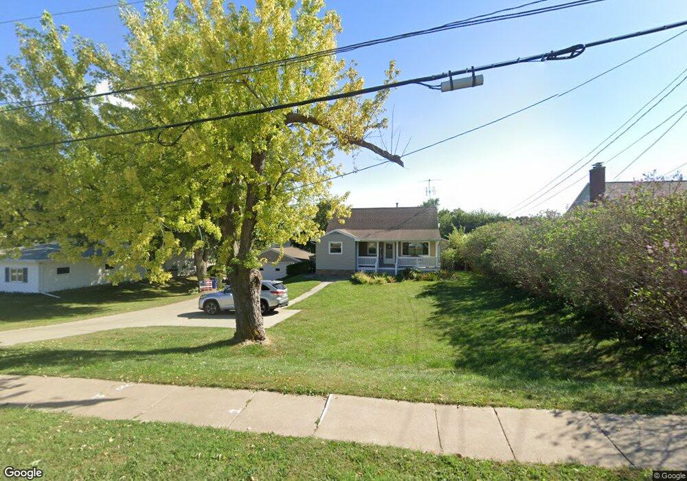 3213 Wilson Ave SW, Cedar Rapids, IA 52404 - photo 1