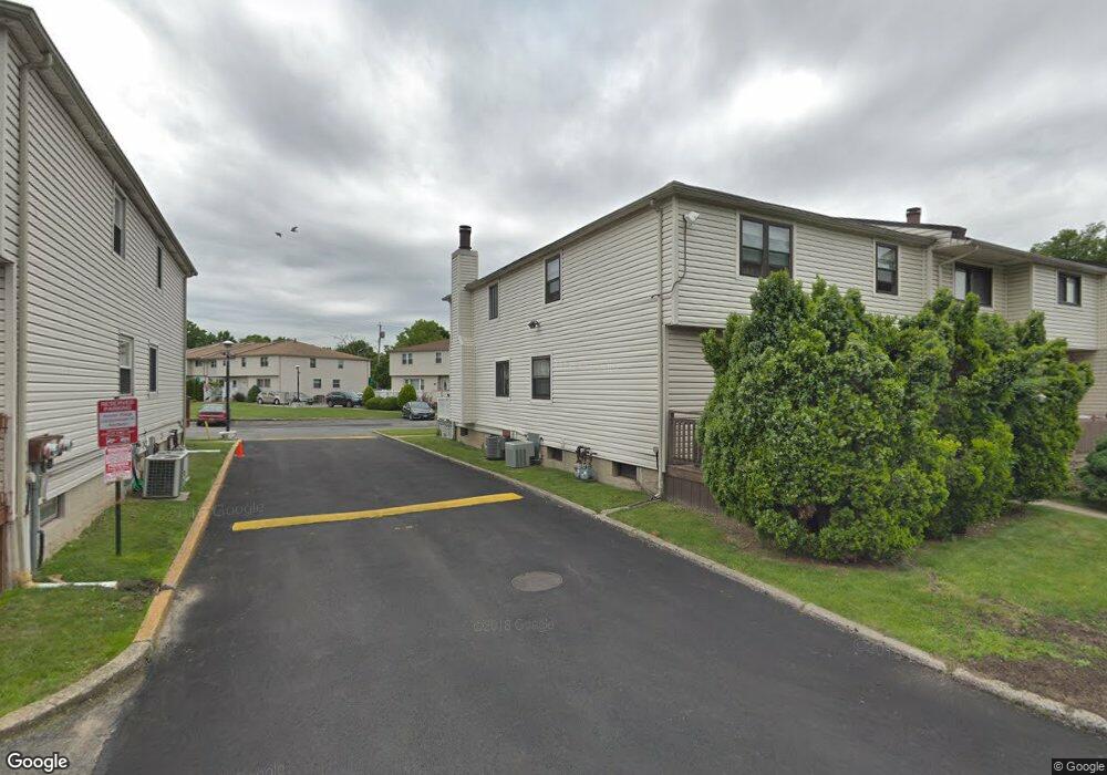 489 Willow Rd E, Staten Island, NY 10314 - photo 1