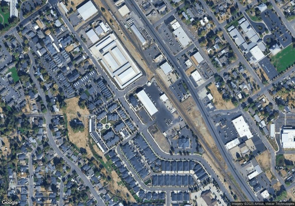 594 S Front St, Central Point, OR 97502 - photo 1