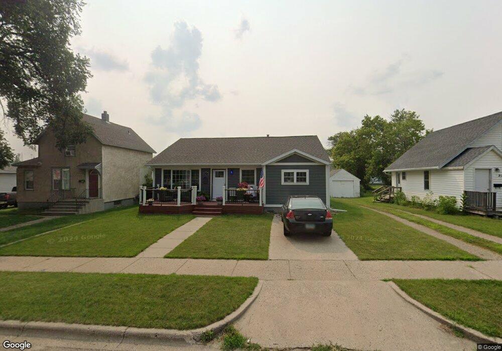 914 5th Ave SE, Jamestown, ND 58401 - photo 1