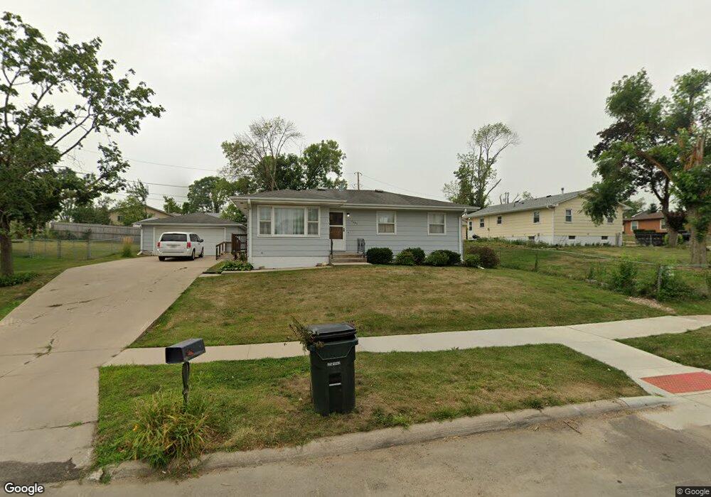 2733 Hickory Dr SW, Cedar Rapids, IA 52404 - photo 1