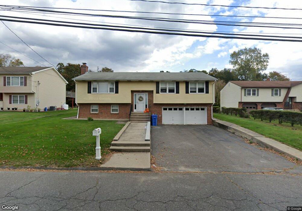 747 Oronoke Rd, Waterbury, CT 06708 - photo 1