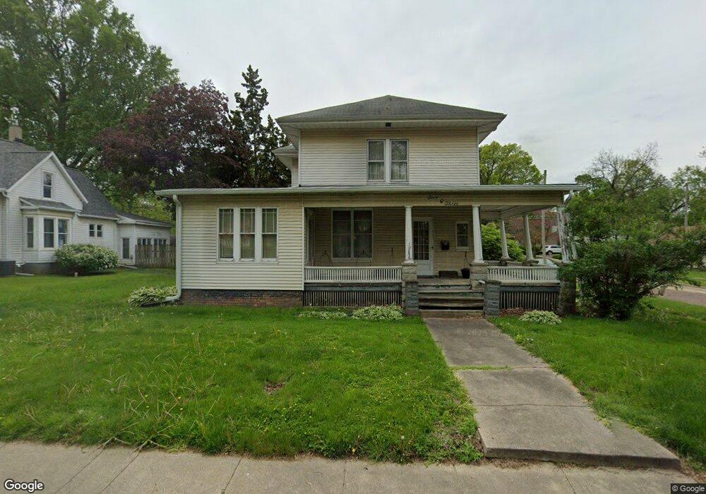 203 Keokuk St, Lincoln, IL 62656 - photo 1