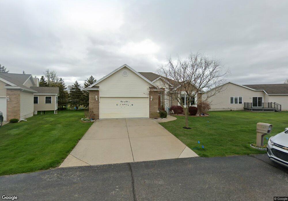 533 White Pine Blvd unit 18, Lansing, MI 48917 - photo 1