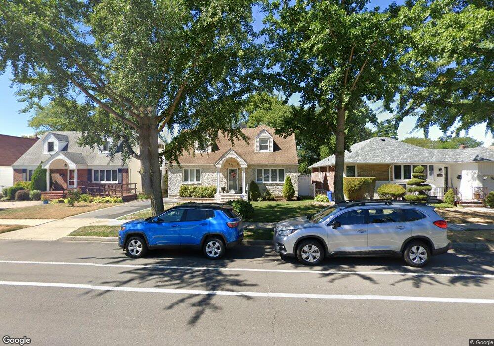 7922 263rd St, Glen Oaks, NY 11004 - photo 1